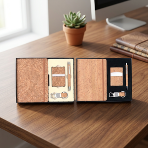 Ensemble cadeau d'entreprise personnalisé en cuir PU, gravé et imprimé en sérigraphie, comprenant un agenda, un stylo, un porte-clés, boîte cadeau couleur personnalisée - Product Image 2