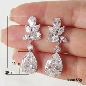2024 neuer Hochzeitsschmuck silberne Farbe Blatt Zirkon Brautohrringe für Damen trendige Kristall-Bling-Drop-Ohrringe