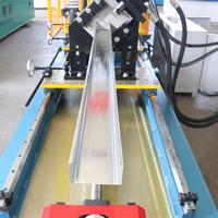 Machine de profilage de profilés métalliques réglables multi-tailles pour la fabrication de charpentes en acier léger avec découpe servo