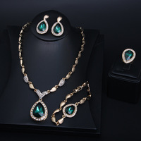 Vente en gros de nouveau ensemble de bijoux 4 pièces pour fête de mariage ensemble de bijoux mode simple en strass collier boucles d'oreilles bague ensembles de bijoux africains