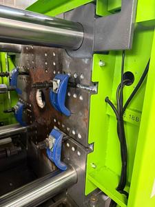 Máquina de Moldeo por Inyección Horizontal YIZUMI de 180 Toneladas con Motor Servo PLC y Caja de Engranajes de Bomba - Mejor Precio - Product Image 2