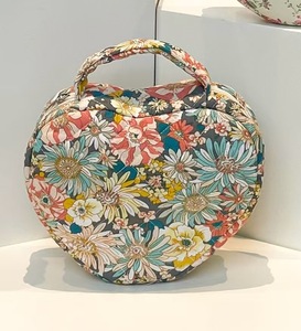 Sac à cosmétiques personnalisé mignon pour femmes, motif floral matelassé, sac de voyage portable pour le rangement du maquillage - Product Image 1