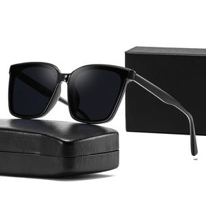 Gafas de Sol Gm Unisex Polarizadas con Lentes de PC UV400, Marco Negro, Lámina Gris Tipo C1 3, Protección Solar de Alta Resistencia, Origen Taizhou - Product Image 5