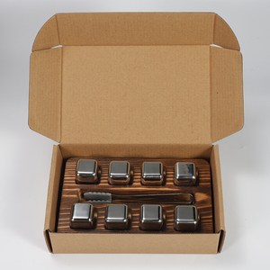 Bandeja de madera de pino carbonizada al por mayor con 8 ranuras para pinzas de hielo, juego de enfriamiento de vasos de whisky de acero inoxidable, regalo para bar. - Product Image 3