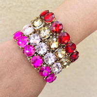 Bracelet Perlé Tendance Multicolore en Strass et Cristal, Manchette Élastique Plaqué Or pour Femme, Idéal Soirée