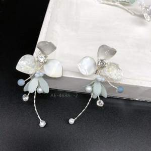 AE-4686-2 grosir perhiasan khusus tiga daun buatan tangan bunga abu-abu Voile biru bunga pernikahan aksesori telinga rambut pengantin - Product Image 4