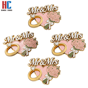 Spilla in metallo personalizzata con smalto morbido <span class=keywords><strong>Mr</strong></span> & Mrs, con anello a cuore e bouquet di rose, per bomboniere di matrimonio - Produzione da 20 anni - Product Image 5