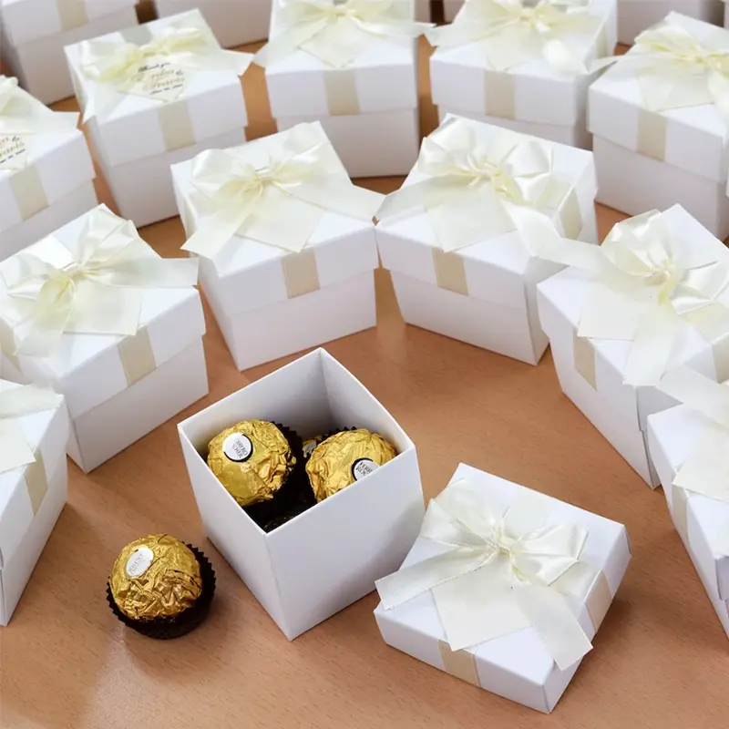 Emballage de mini boîtes de chocolat de mariage en papier personnalisé. Emballage de boîtes de bonbons cadeau de mariage