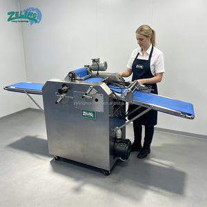 Machine à façonner les croissants industrielle, rouleau à pâtisserie automatique pour ligne de production de croissants, équipement de <span class=keywords><strong>boulangerie</strong></span>, <span class=keywords><strong>prix</strong></span> <span class=keywords><strong>d</strong></span>'usine - Product Image 1