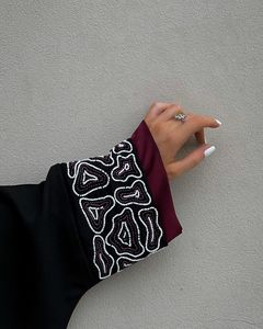 Elegante <span class=keywords><strong>Abaya</strong></span> Nera 2026 di Alta Qualità, Lunga e Modesta con Ricami Floreali sulle Maniche, Abito Musulmano Arabo - Product Image 6