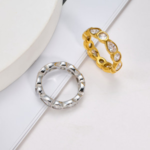 Bague en acier inoxydable plaqué or 18 carats avec zircon pour femme R321 - Product Image 6