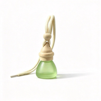 Diffuseur de voiture 8 ml en verre, flacon suspendu pour aromathérapie, bouteille d'huile essentielle pour voiture avec bouchon à vis en bois