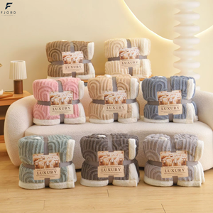 Coperta in pile jacquard in poliestere, elegante e creativa, bestseller, morbida, confortevole, traspirante e calda per l'inverno - Product Image 1