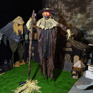 Ornement d'atmosphère effrayante pour cour, lumière électrique et son, balai d'Halloween, citrouille, épouvantail, figurine, maison hantée - Product Image 1