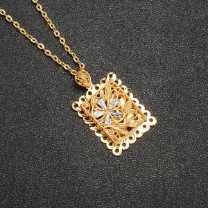 Pendentif carré sur mesure plaqué or 24K 18K en laiton avec zircon pour la mode de mariage des enfants - Product Image 3