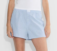 Shorts de pyjama décontractés pour femmes en coton rayé bleu clair avec ceinture élastique et patch logo, deux boutons sur le devant
