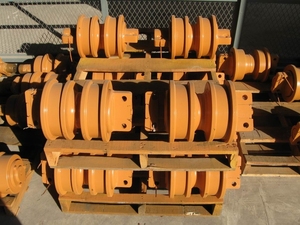 Rouleau inférieur de remplacement pour excavatrice et bulldozer Dressta D8N D8R - Noir Jaune - Garantie 1 an - Product Image 4