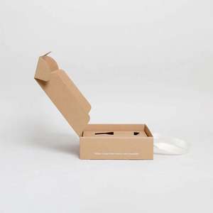 Petites boîtes cadeaux en matériaux recyclés personnalisées de haute qualité Boîtes à chaussures avec finition et poignée gaufrées - Product Image 3