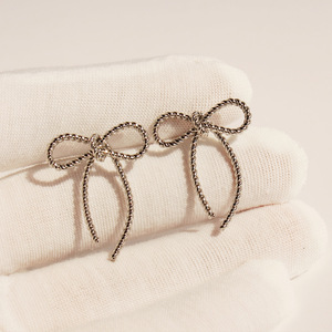 ต่างหูโซ่ทองเหลืองรูปโบว์ชุบทองสำหรับผู้หญิง - Product Image 5