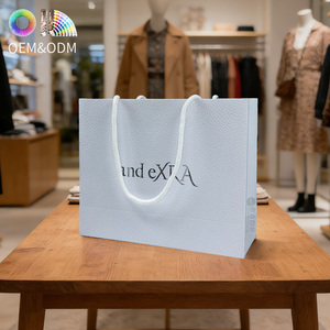 Bolsa de Papel Blanca para <span class=keywords><strong>Ropa</strong></span> con Asa, Personalizada con Logotipo de Marca, Diseño de Lujo, para Promoción, Regalos, Compras al por Mayor - Product Image 4