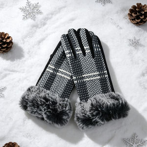 Gants d'hiver chauds en gros pour femmes, élégants, en tweed à carreaux, avec revers en fausse fourrure, compatibles écran tactile, pour la conduite, personnalisables pour votre marque - Product Image 5