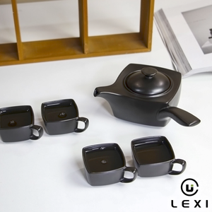 Service à thé carré en céramique noir mat LEXI avec plateau, quatre tasses, design moderne <span class=keywords><strong>et</strong></span> minimaliste durable pour la maison, le bureau, les cadeaux d'affaires - Product Image 3