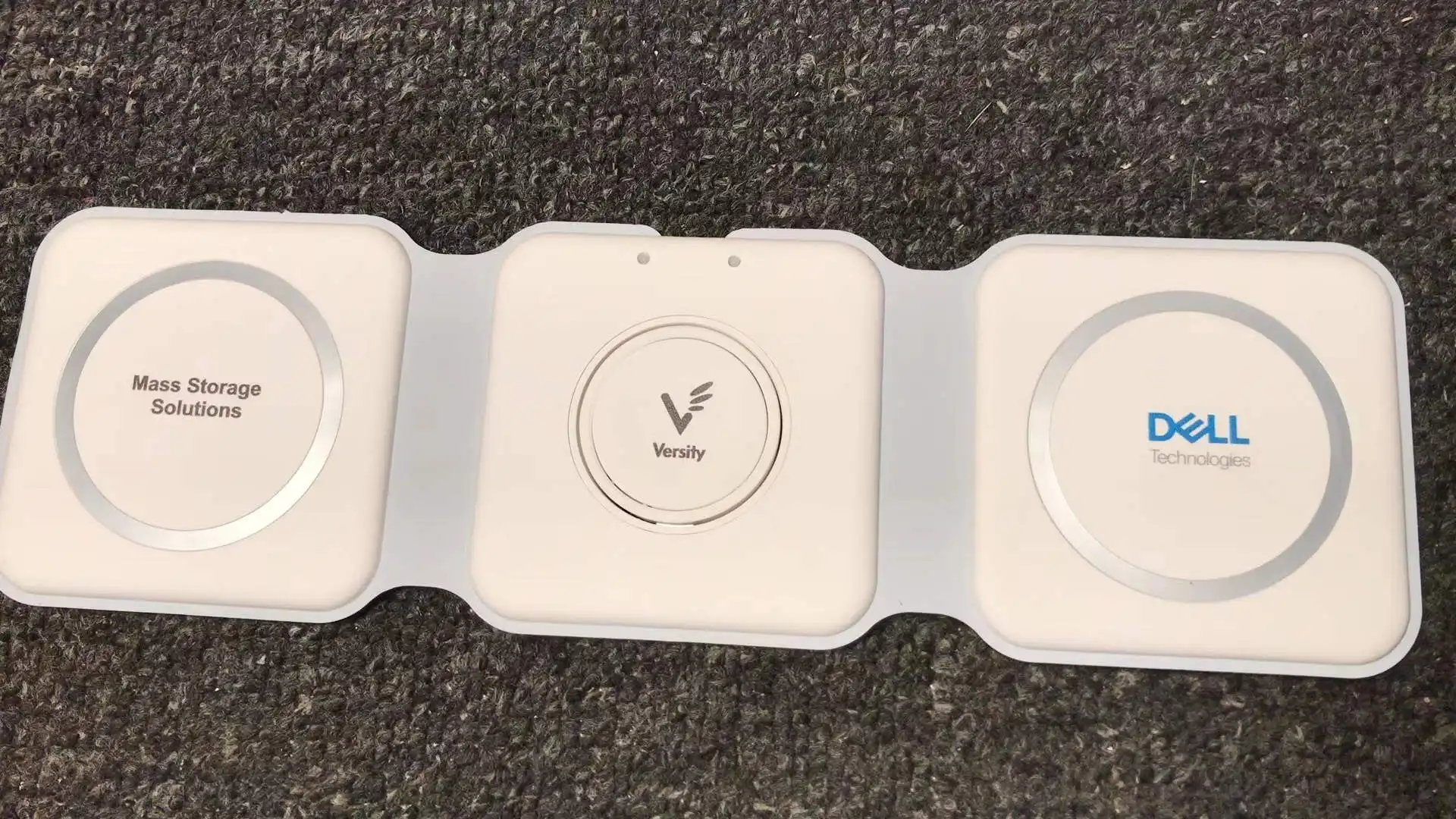 3 logotipo personalizado plegable 15W magnético inalámbrico Qi cargador 3 en 1 una estación de carga magnética para iPhone Pro para iwatch para airpod