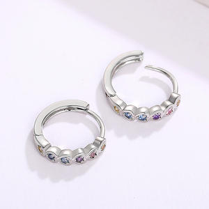 Pendientes de Aro con Corte de Corazón Coloridos E2542, Chapados en Plata, Aleación de Zinc, Joyería de Moda para Mujer, Regalo, Engaste de Bisel, Cristal, Diamantes de Imitación - Product Image 3