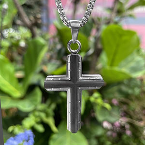 Colgante TIZTI de moda de acero inoxidable en colgante de <span class=keywords><strong>collar</strong></span> cruzado de fibra de carbono negro para hombres - Product Image 3