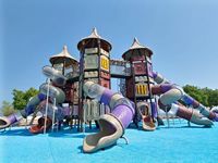 Équipement de terrain de jeu extérieur sur le thème du château, ensemble de jeux multi-tours pour enfants avec toboggan en spirale, tunnel, filet d'escalade pour parc public