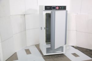 Petite <span class=keywords><strong>chambre</strong></span> d'incubateur à température <span class=keywords><strong>et</strong></span> humidité constantes de laboratoire - Product Image 2