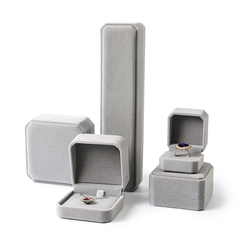 Gray* pendant box 7x7