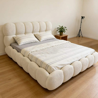 Lit King Size Tendance en Tissu avec Rangement, Meuble de Chambre Moderne et Rembourré, Style Nuage, Dernier Cri, en Vente