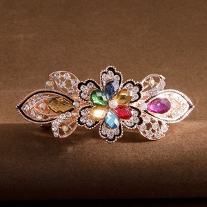 Pince à cheveux rétro classique pour femmes, épingle à cheveux florale colorée, strass, croix, camp, mode, perle, fleur, printemps - Product Image 1