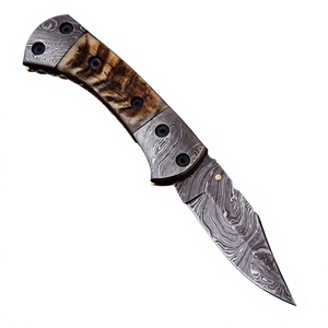 Cuchillo plegable personalizado de acero de Damasco con punta de cuchillo, mango de madera y diseño de perilla para el pulgar, cuchillo de caza - Product Image 1