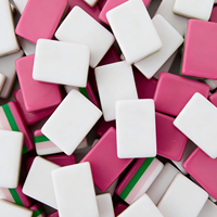 Tuiles de Mahjong américaines en acrylique à 4 couches, logo personnalisé, boîte-cadeau colorée, jeu de divertissement familial, cadeau pour la vente en gros