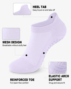 Vente en gros de chaussettes de yoga respirantes en coton personnalisées avec logo pour femmes, antidérapantes, avec grip en silicone, chaussettes de fitness Pilates - Product Image 2