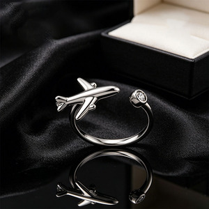 Anello Elegante da Donna con Design a Forma di Aeroplano, Gioiello di Moda Creativo di Alta Qualità Direttamente dalla Fabbrica - Product Image 1