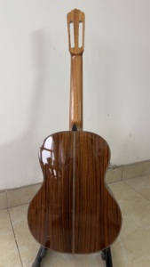 Guitarra Acústica de Estilo Clásico de 39 Pulgadas con Acabado Brillante de Palisandro y Material de Abeto - Product Image 4