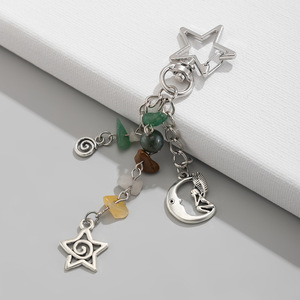 Ingemark Llavero con Colgante de Estrellas, Sol y Luna, Elegante y Exquisito, para Mujer, con Cuentas de Vidrio y Piedras, Accesorios para Bolsos, Joyería para Parejas - Product Image 4