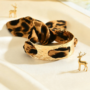 Brazalete de puño ajustable con diseño de leopardo y escote hueco para mujer, estilo <span class=keywords><strong>Wyatt</strong></span>, joyería de muñeca - Product Image 6