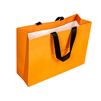 Sac shopping de luxe en papier orange avec poignée en ruban, logo gaufré or, entièrement personnalisable, emballage promotionnel écologique
