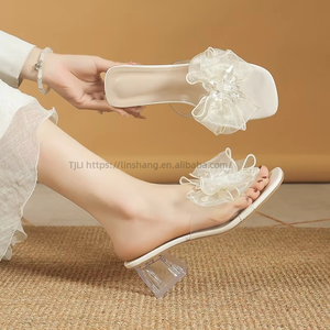 รองเท้าส้นสูงคริสตัลลายดอกไม้สไตล์แฟรี่สำหรับผู้หญิง ส้นหนา ใส่ได้ทั้งในและนอกบ้าน ไซส์ใหญ่ หัวเหลี่ยม ส้นกลาง รองเท้าแตะแบบหนีบ สำหรับฤดูร้อน - Product Image 3