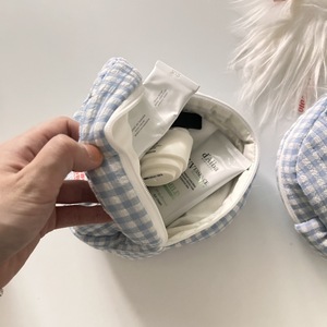 กระเป๋าเครื่องสำอางทรงน่ารักลายตารางหมากรุก แฟชั่นสำหรับทุกเพศ พร้อมกระเป๋าผ้าด้านในแบบซิป สำหรับจัดเก็บของใช้ประจำวัน ผลิตในจีน - Product Image 3