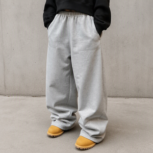 Nuovi Pantaloni Jogger Personalizzati in Cotone Felpato Pesante 400 GSM, Modello Svasato a Gamba Larga e Dritta per Uomo - Product Image 3