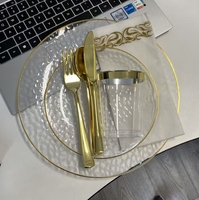 Service de table doré 175 pièces - Assiettes jetables transparentes à bord doré, très résistantes, comprenant 25 assiettes plates et à salade, gobelets, et couverts