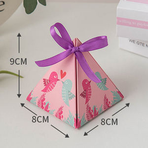 Petite boîte cadeau en forme <span class=keywords><strong>de</strong></span> pyramide triangulaire pour bonbons et chocolats avec ruban pour les invités <span class=keywords><strong>de</strong></span> mariage - Product Image 6
