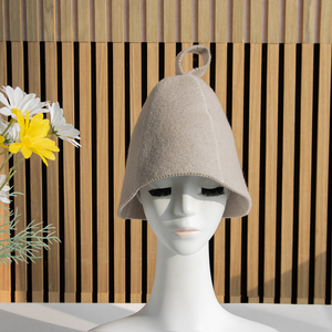 Cappello da sauna in pura lana che porta il tuo marchio come un distintivo d'onore, mentre il calore si avvolge all'ingresso. - Product Image 4