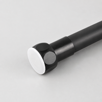 Tuyau de douche moderne en PVC noir avec surface résistante à la chaleur et raccords universels G1/2 pour salle de bain contemporaine et usage hôtelier