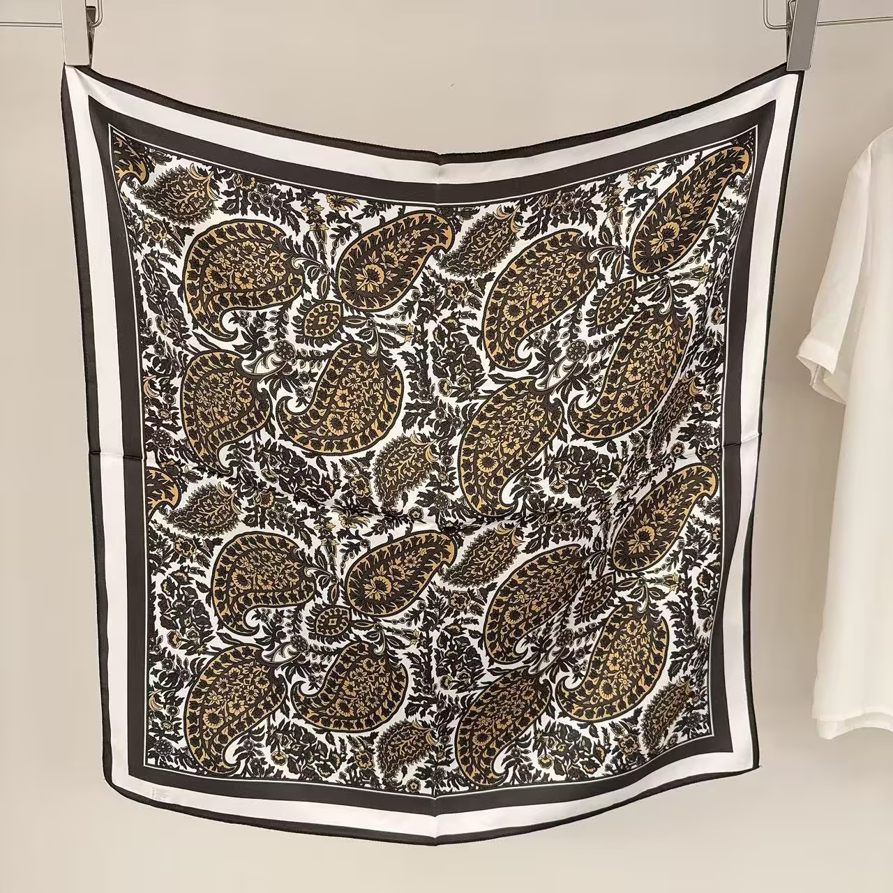 Motif cachemire doré-6565